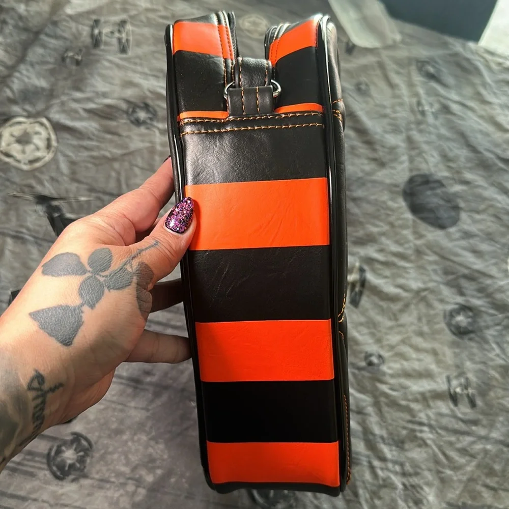 BNWOT LOVE PAIN AND STITCHES OG PUMPKIN KULT SPIDERWEB HEART CROSSBODY - Picture 2 of 8